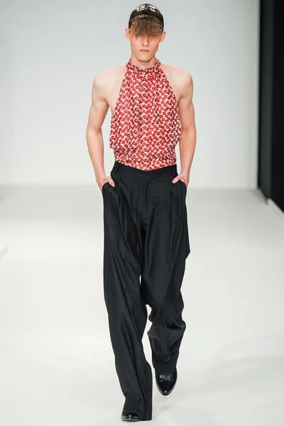 Look 18